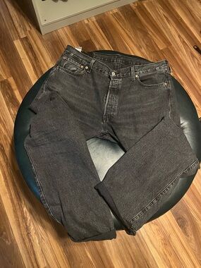 Men's Black Levi 501s Jeans - Classic Straight Fit